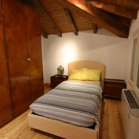 Rina Deluxe And Villa