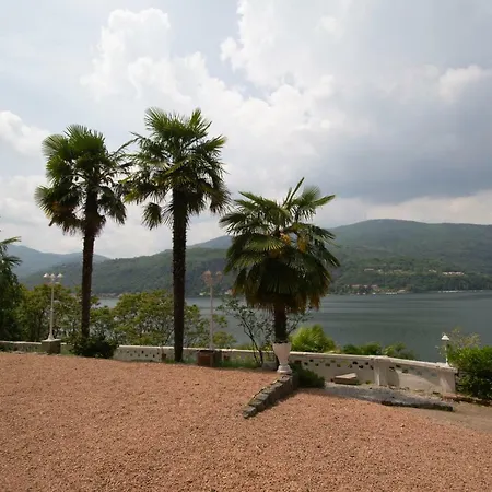 Rina Deluxe And Villa *